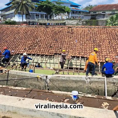 Evakuasi 13 Jam Santri