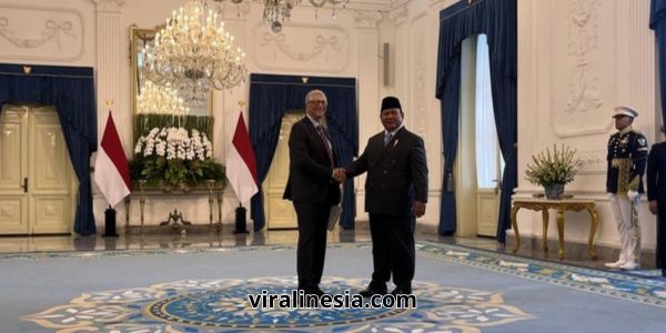 Bill Gates Tiba di Istana